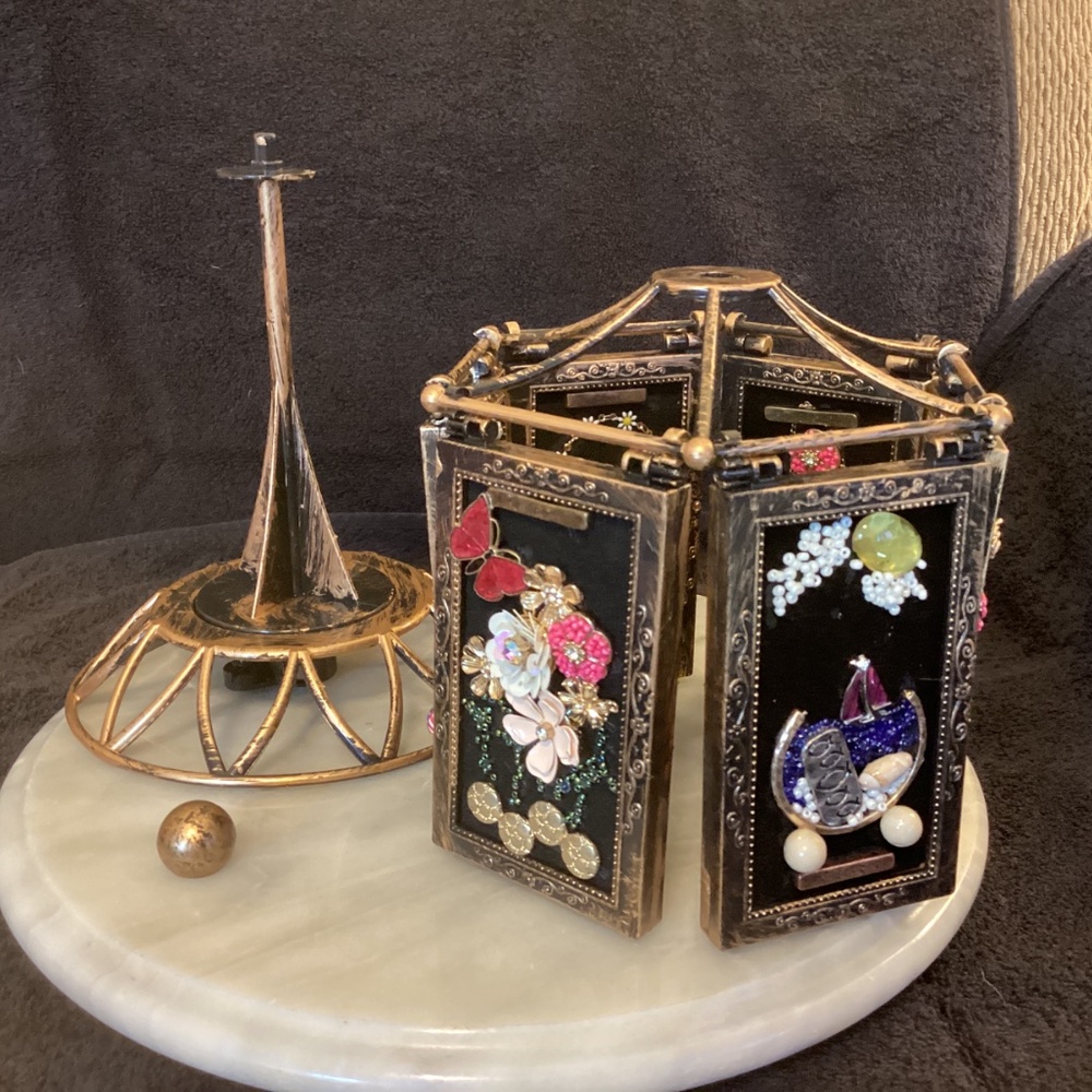Wind up musical carousel handcrafted 12 vintage picture themes art mantle wall - Picture 16 of 17